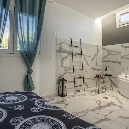 Villa Aktis With Freshwater Pool And Sea View