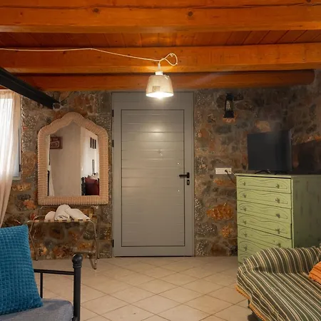 Villa Aktis With Freshwater Pool And Sea View